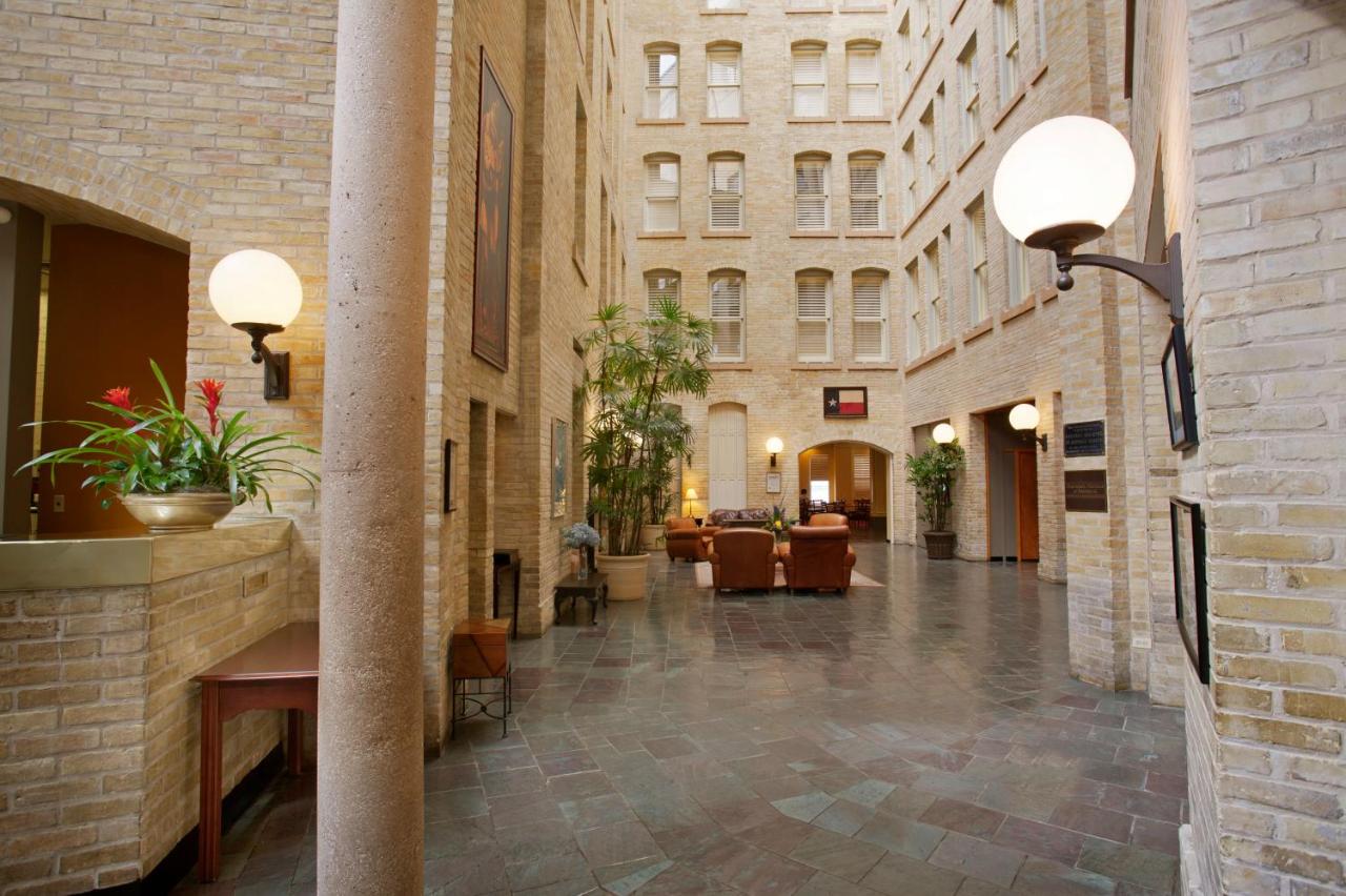 Crockett Hotel