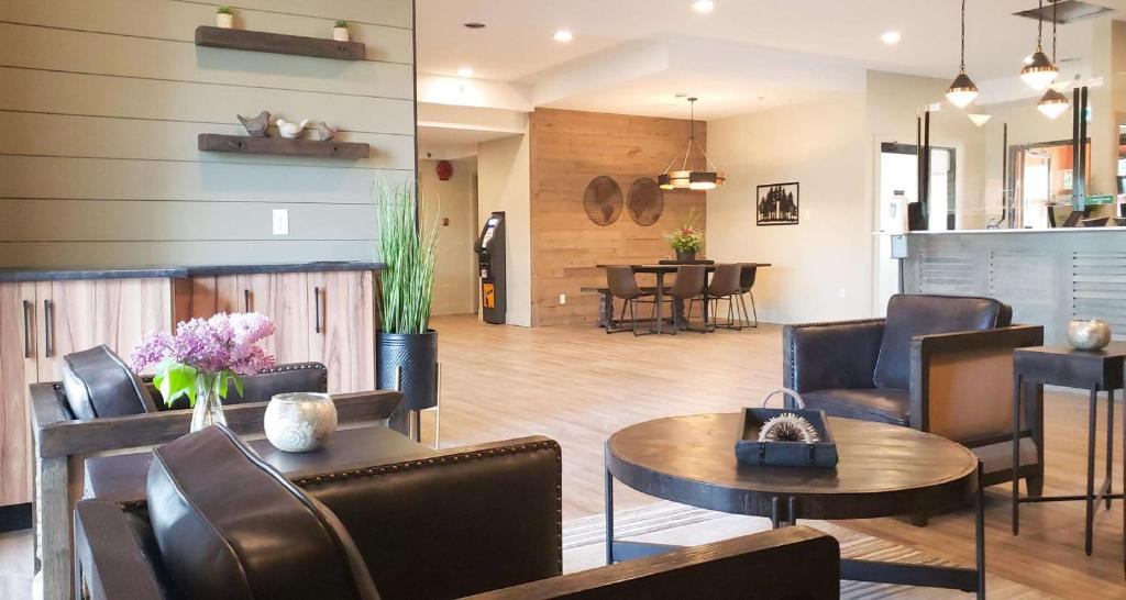 Prestige Hudson Bay Lodge