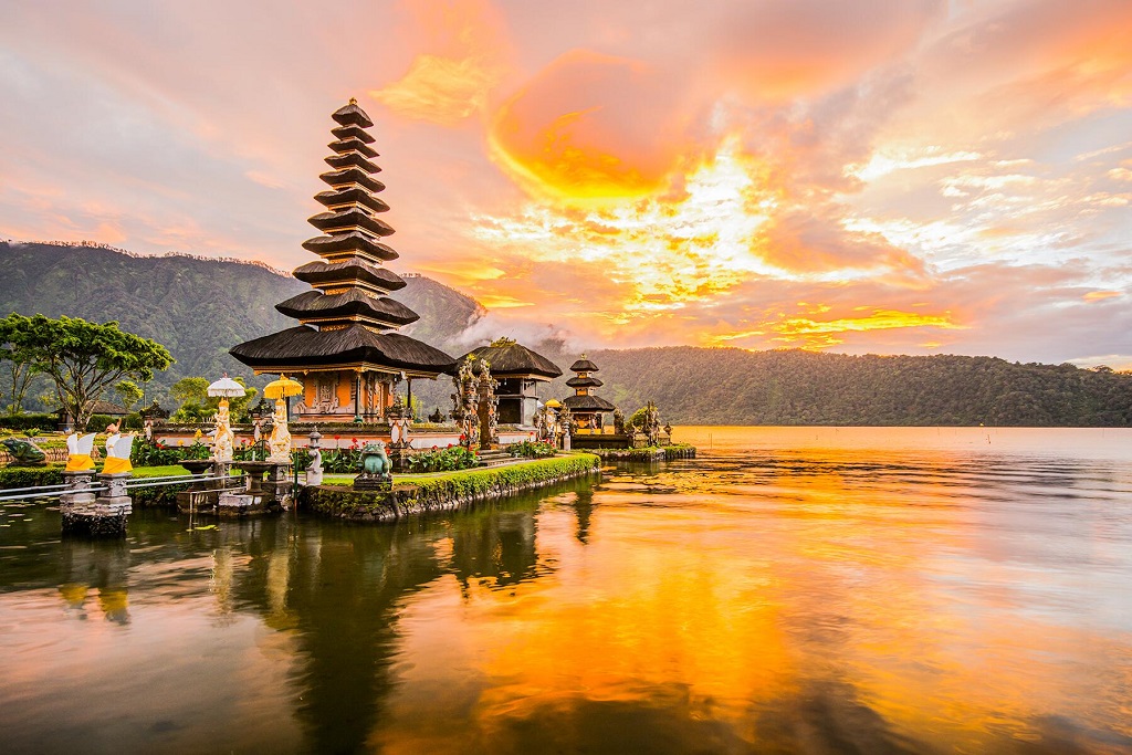 DISCOVERING BALI