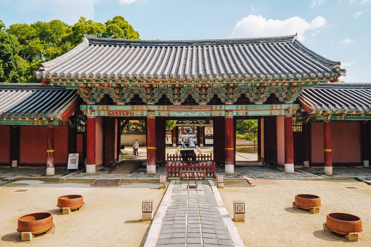 Short tour Korea: between history and sea
