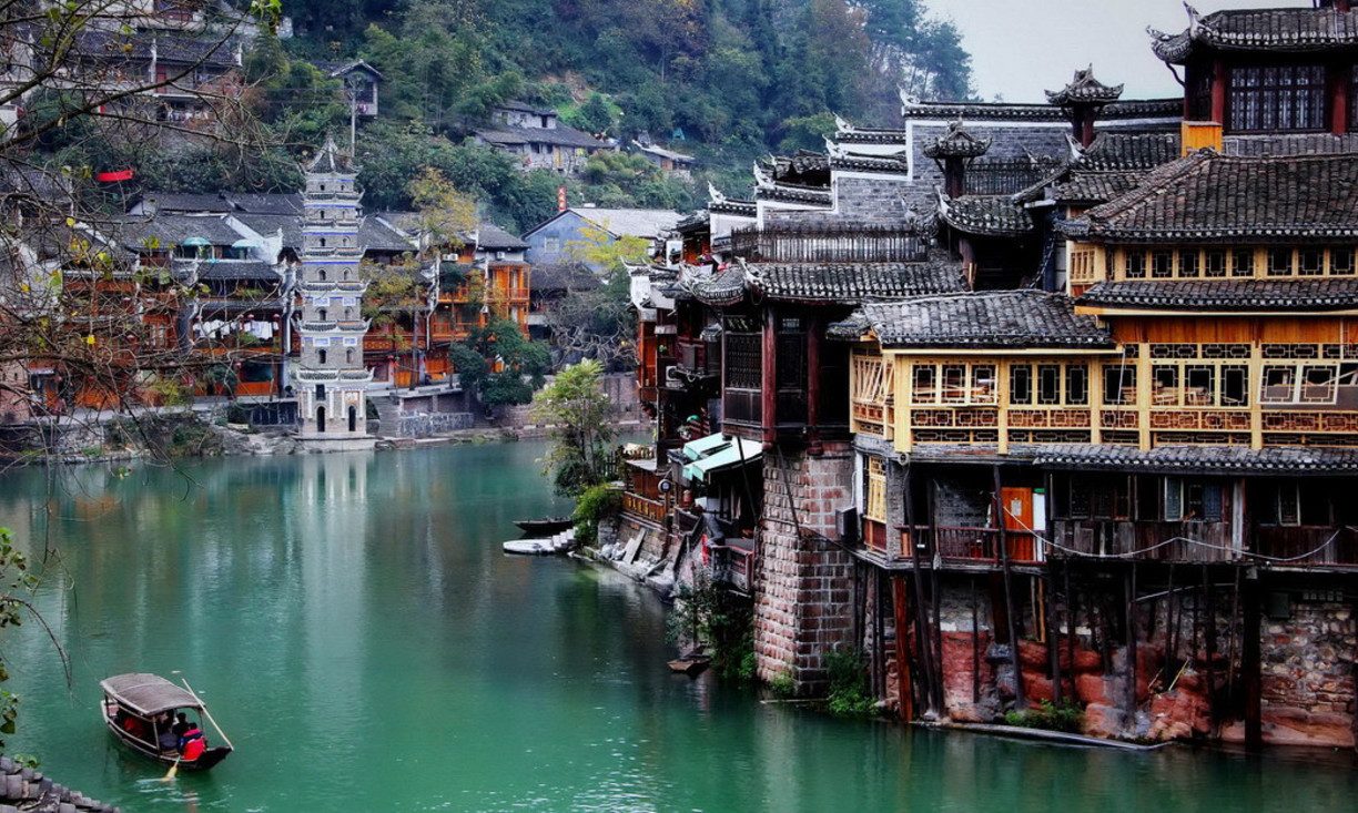 Zhangjiajie & Fenghuang Experience – From Avatar Mountains to the Ancient Phoenix Town