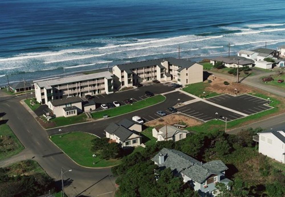 The Waves Of Newport