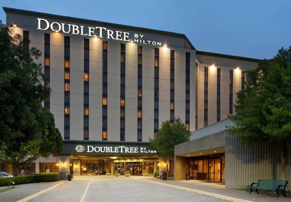DoubleTree by Hilton Hotel Near the Galleria
