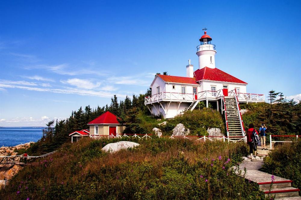 Quebec: Gaspesie, lighthouse route, from/to Montreal