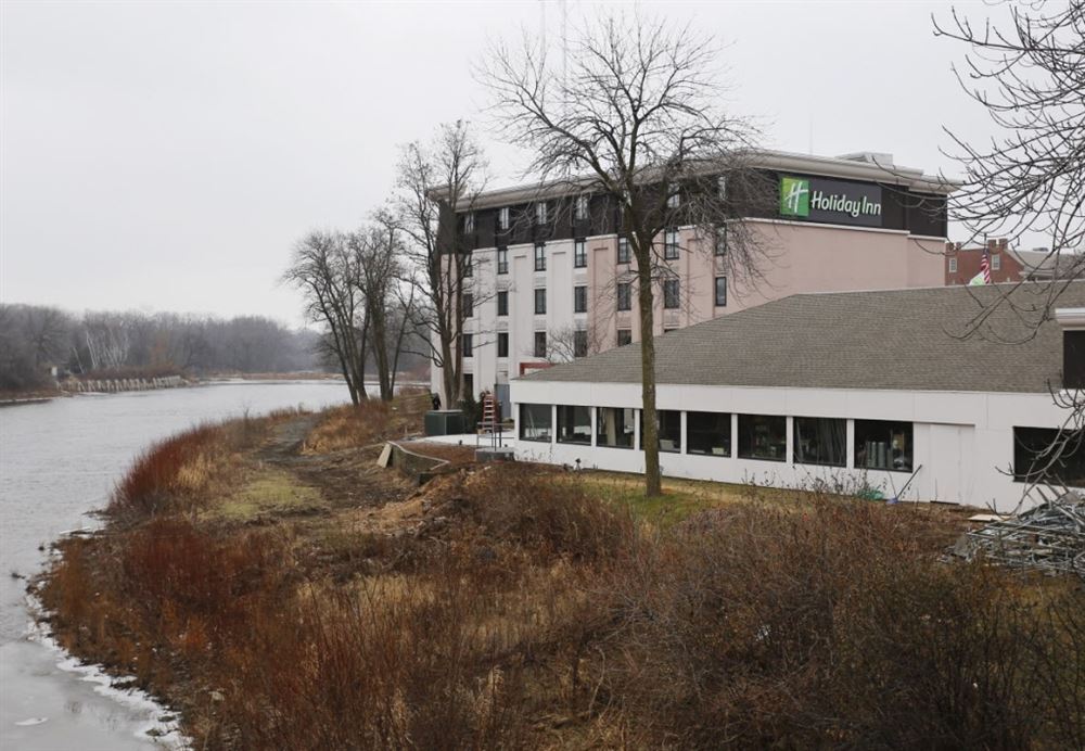 Holiday Inn Milwaukee Riverfront