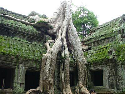 ANGKOR MISTERIOSA CON ROLOUS, IL LAGO TONLE SAP E KULEN ** TOUR COLLETTIVO **